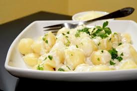 Read more about the article Gnocchi di patate con fonduta di formaggi