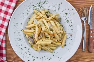 Read more about the article Penne ricotta e speck cremose